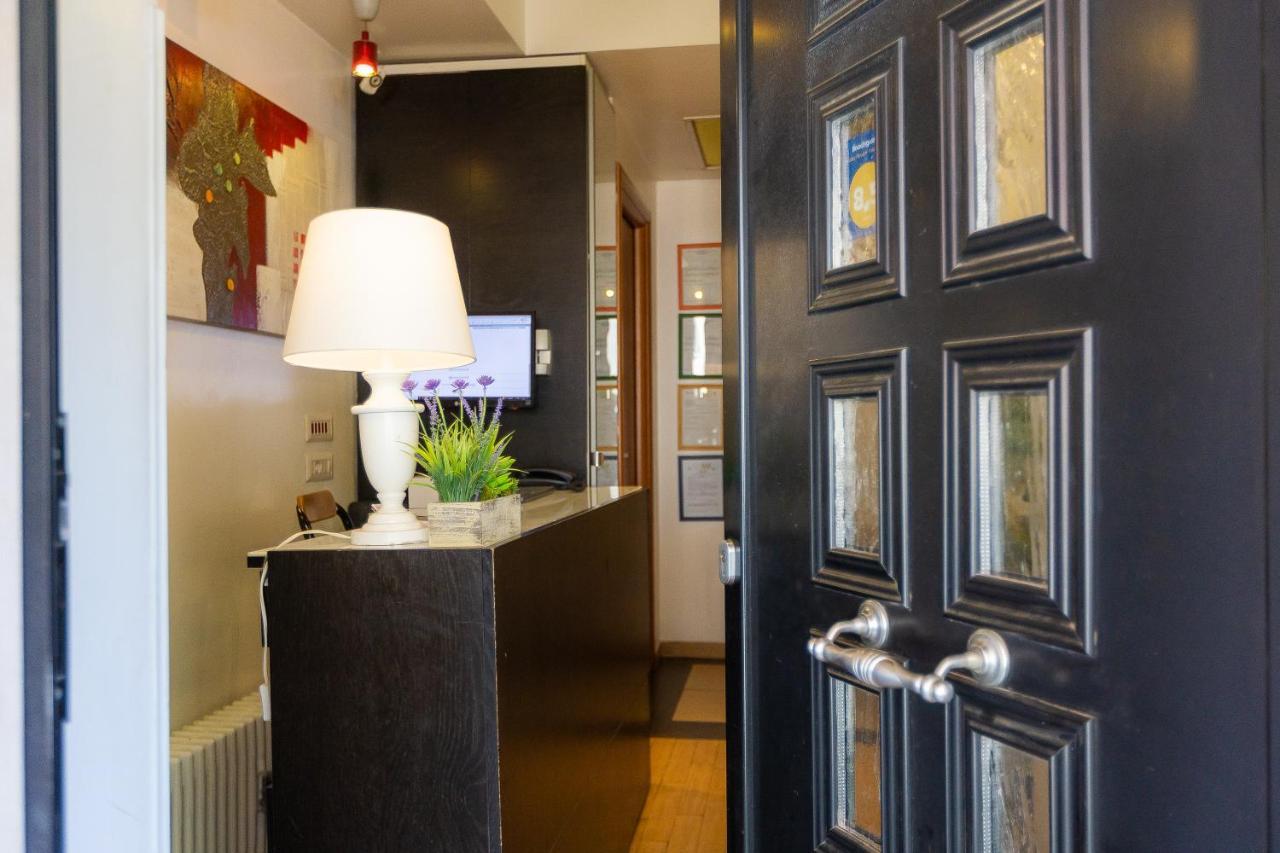 Internouno Hotel Рим Екстериор снимка