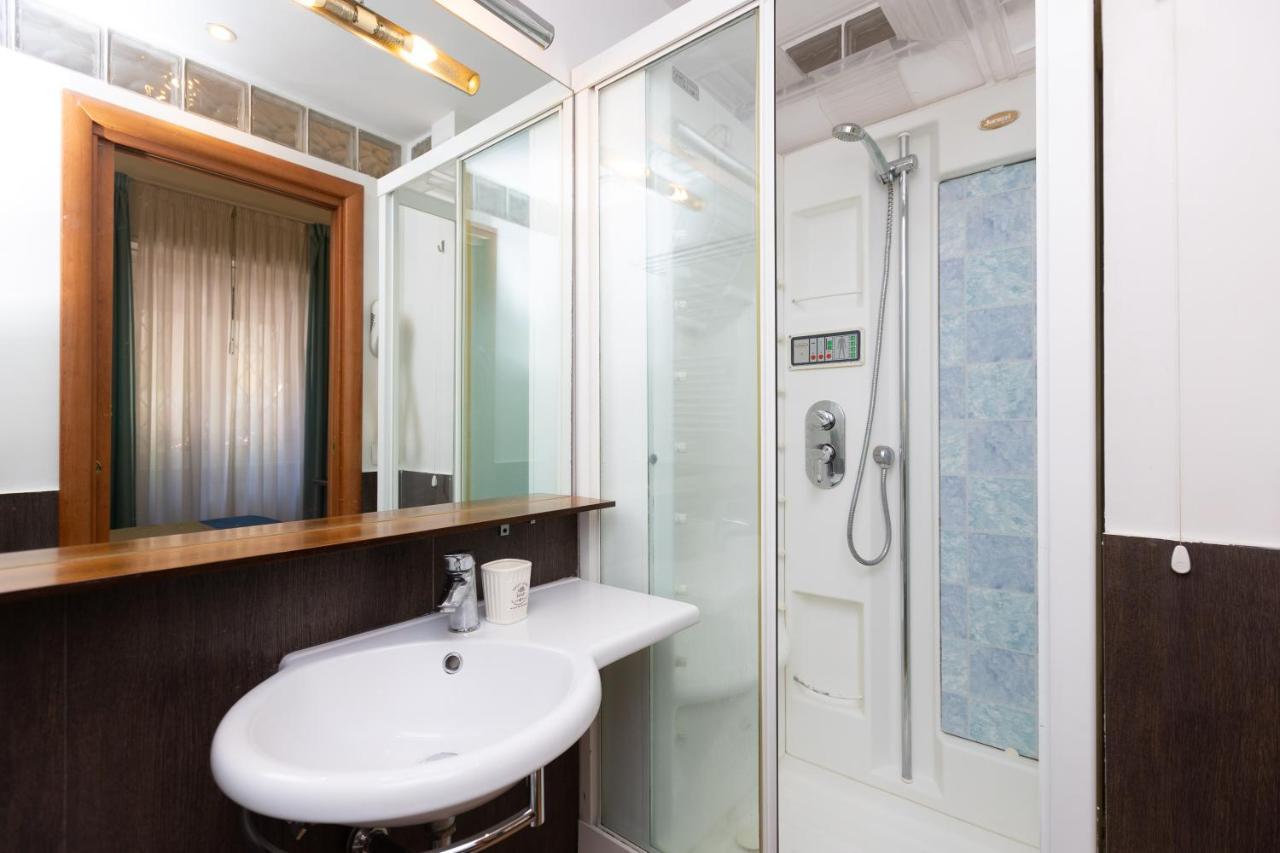 Internouno Hotel Рим Екстериор снимка