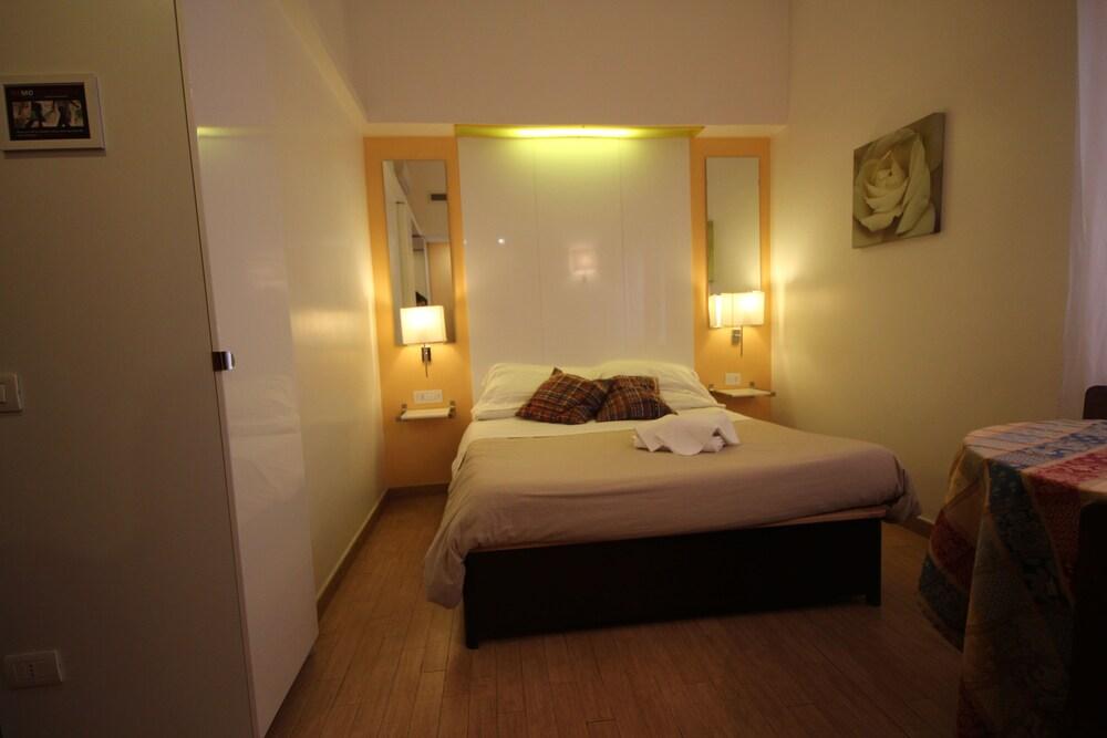 Internouno Hotel Рим Екстериор снимка
