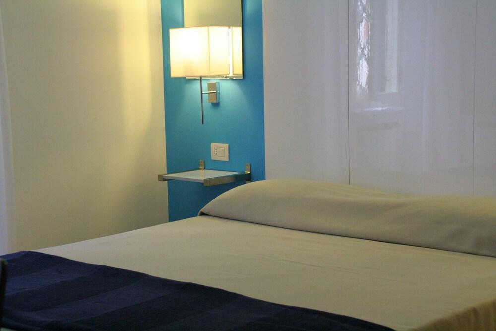 Internouno Hotel Рим Екстериор снимка
