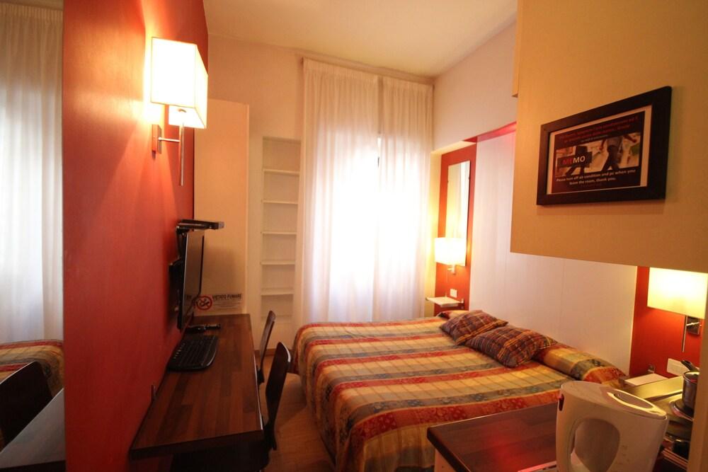 Internouno Hotel Рим Екстериор снимка