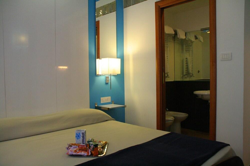 Internouno Hotel Рим Екстериор снимка
